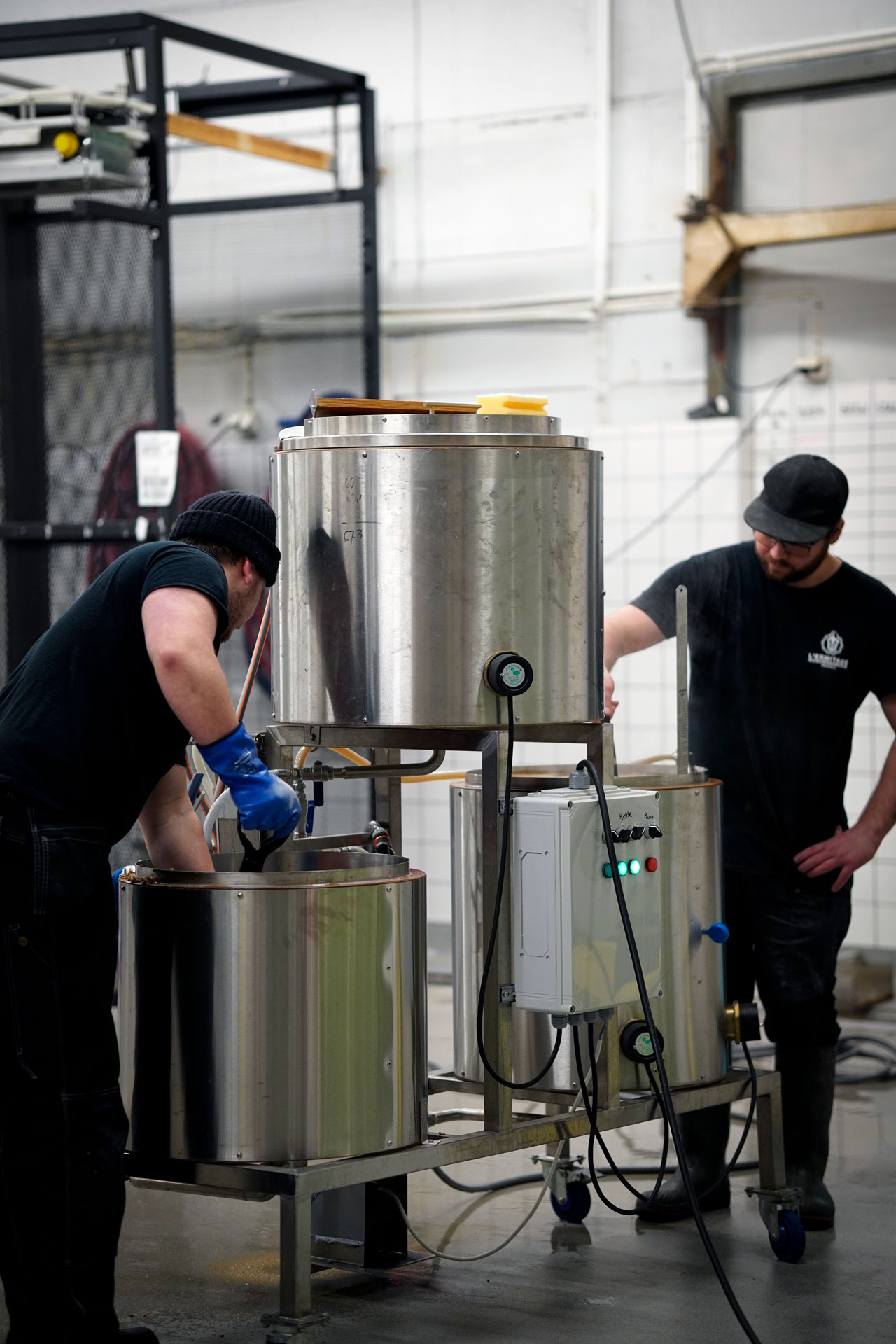 Jimmy helping brew a cask Red Ale, created by one of our brewery interns, Christoffer. A one-time, limited experimental brew by Beerbliotek, a Swedish Craft Brewery Gothenburg, Sweden.